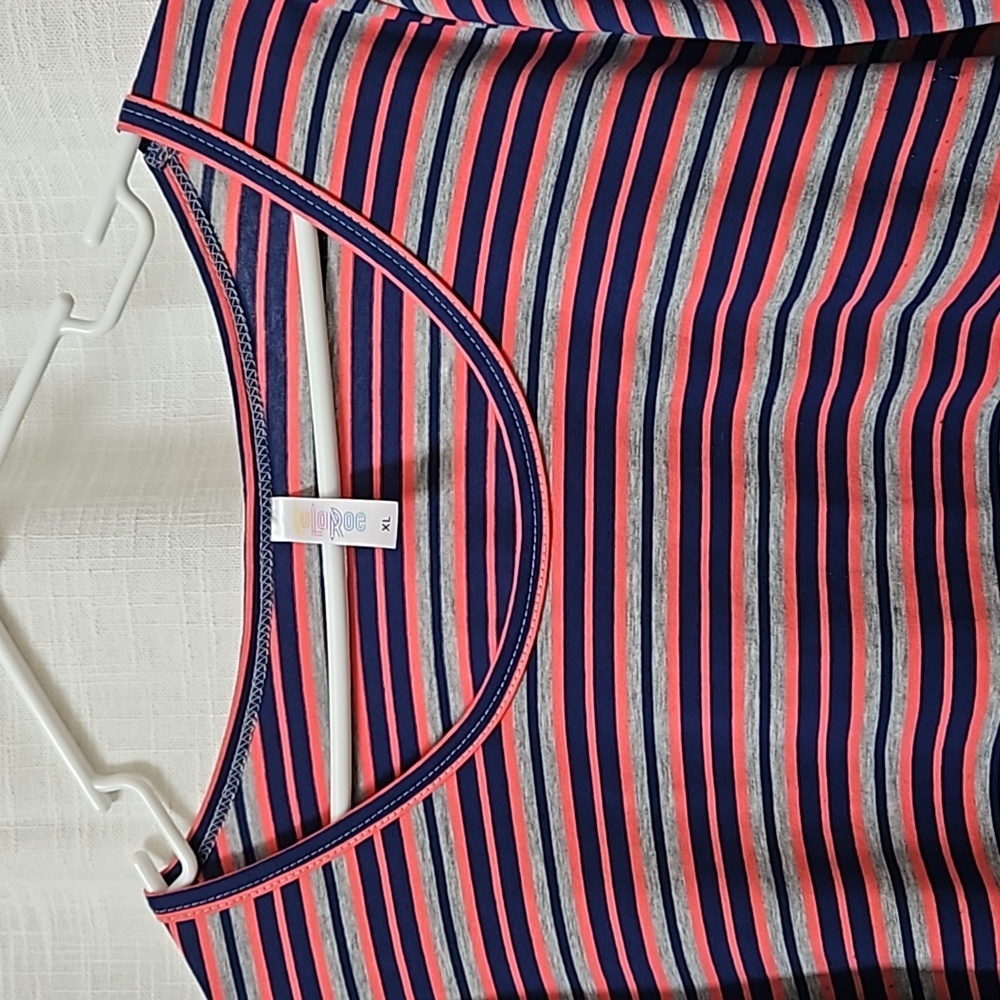 LULAROE TOP - Picture 2 of 8